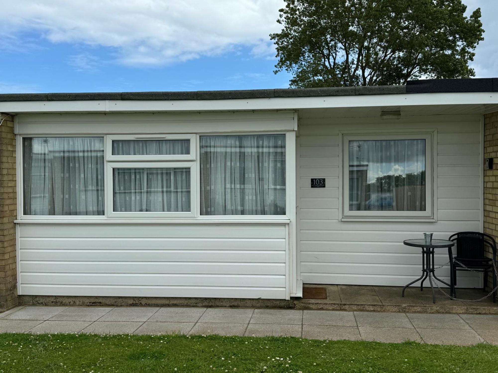 103 Sunbeach South Facing 2 Bed Chalet M And T Chalets Great Yarmouth Exterior photo